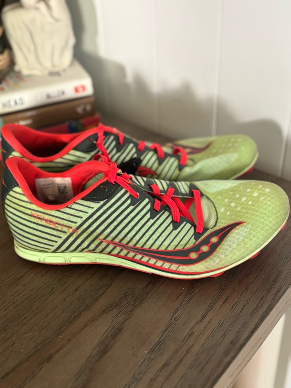 Saucony Women’s Vendetta 2 track and field Spike Shoes Sneakers Size 8.5 US